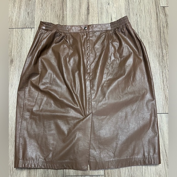 Conrad c tan skirt set - Picture 5 of 8